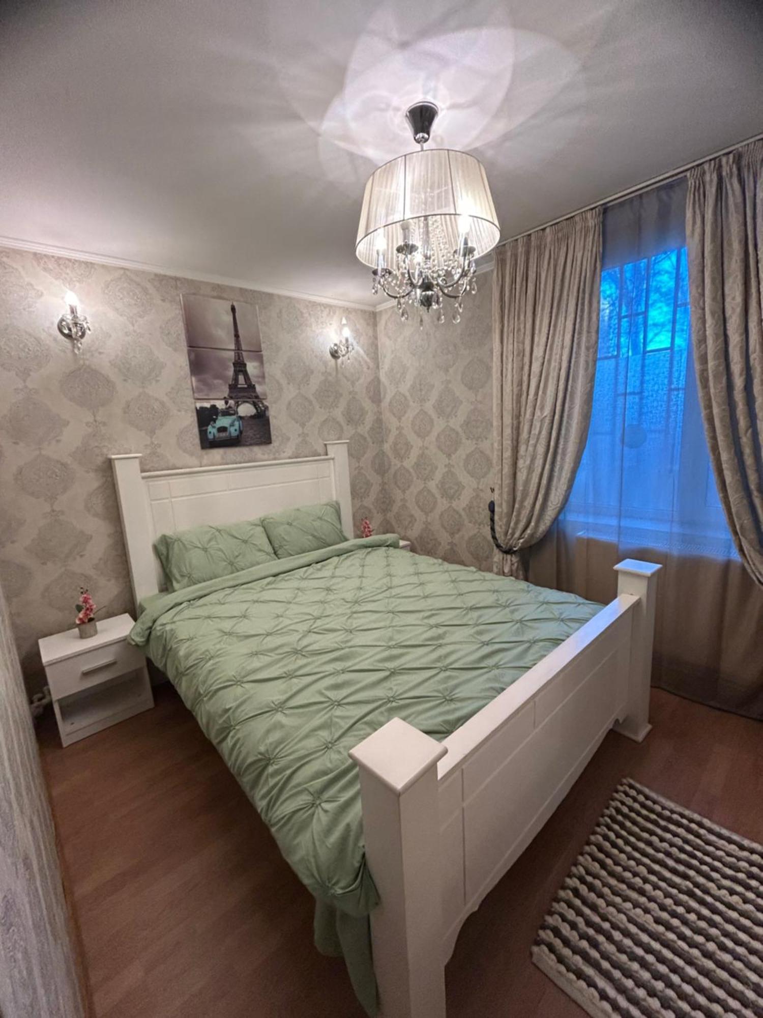 Little Paris Gare Du Nord Apartment Bukares Bagian luar foto